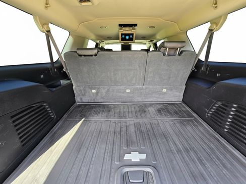Used 2018 Chevrolet Suburban Premier RWD image 17