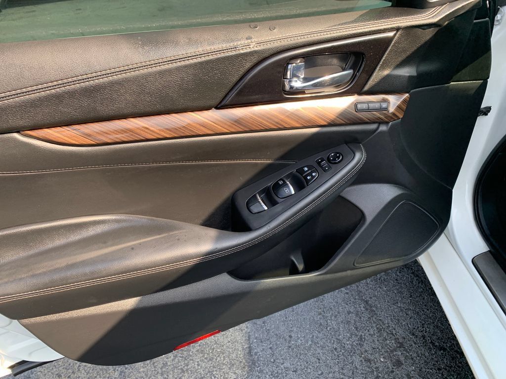 Used 2017 Nissan Maxima Platinum w/ Medallion Package FWD image 17