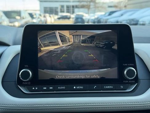 Used 2023 Nissan Rogue SV image 30