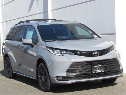 New 2026 Toyota Sienna XLE Woodland Edition AWD/4WD image 2