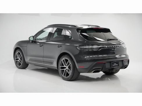 Used 2025 Porsche Macan image 3
