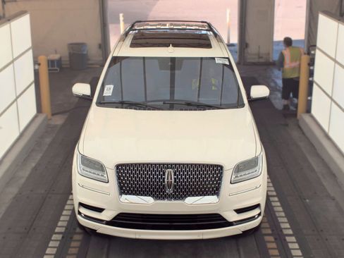 Used 2020 Lincoln Navigator Reserve w/ Equipment Group 208A Reserve AWD/4WD image 6