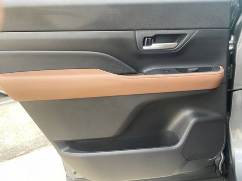 Used 2025 Toyota Grand Highlander AWD image 23