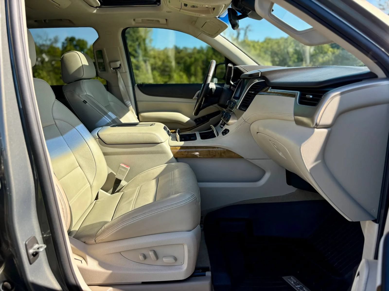 Used 2017 GMC Yukon Denali w/ Open Road Package AWD/4WD image 21