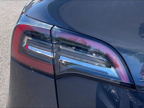Used 2021 Tesla Model Y Long Range AWD/4WD image 6