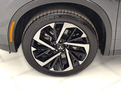 Used 2025 Mitsubishi Outlander SE image 9