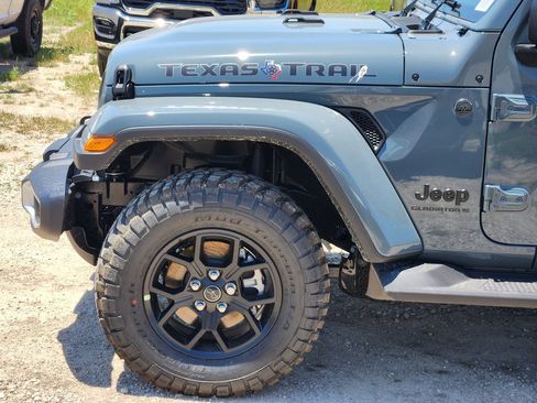 New 2026 Jeep Gladiator Sport AWD/4WD image 6