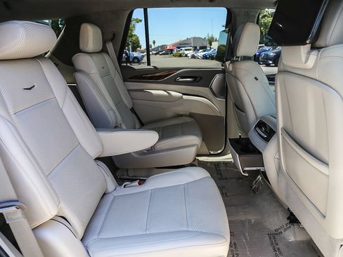 Used 2024 Cadillac Escalade Premium Luxury Platinum w/ LPO, Floor Liner Package AWD/4WD image 16