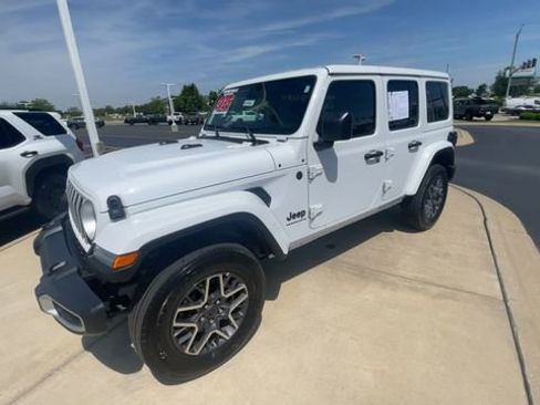 Used 2025 Jeep Wrangler Unlimited Sahara AWD/4WD image 6