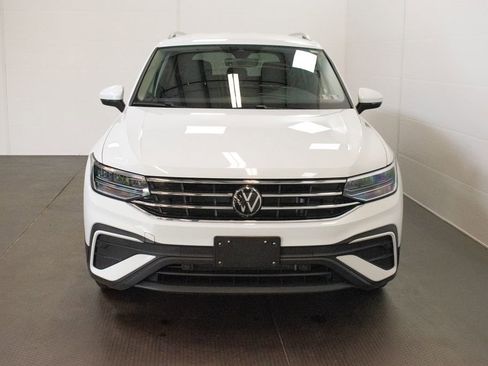 Used 2024 Volkswagen Tiguan SE AWD/4WD image 2