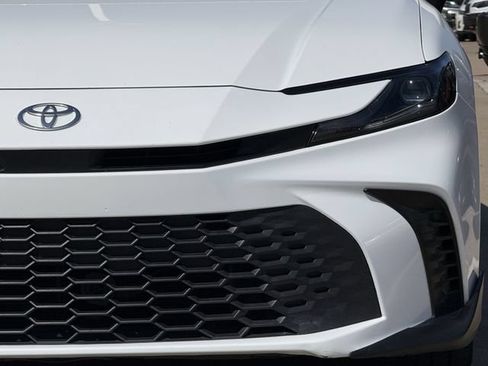 Used 2025 Toyota Camry SE FWD image 7