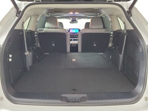 Used 2023 Toyota Highlander Limited FWD image 10