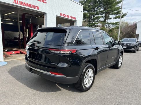 Used 2024 Jeep Grand Cherokee Laredo X image 8