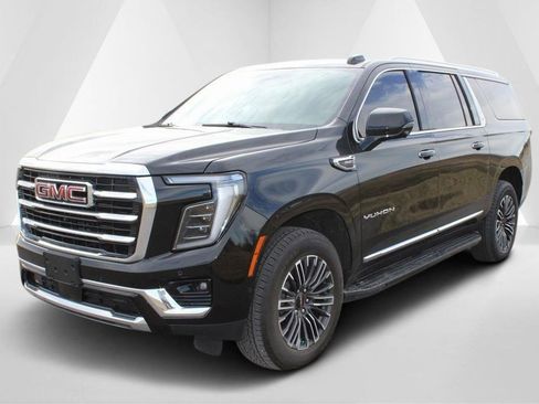 Used 2025 GMC Yukon XL Elevation image 3