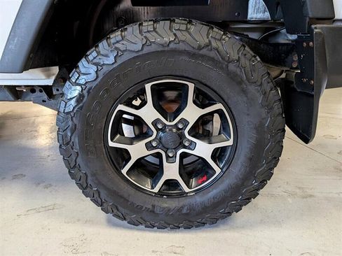 Used 2016 Jeep Wrangler Sport image 14