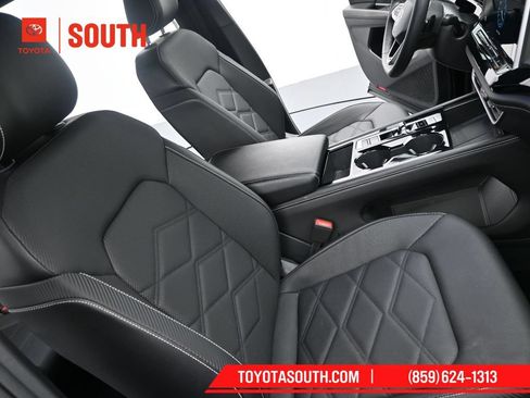 Used 2024 Volkswagen Atlas Cross Sport SE FWD image 11