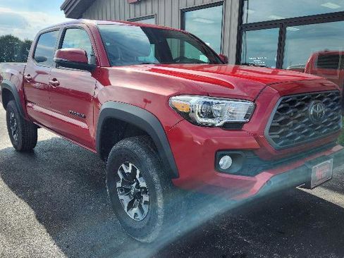 Used 2021 Toyota Tacoma TRD Off-Road image 2