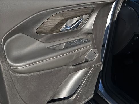 Used 2024 GMC Terrain SLE w/ Driver Convenience Package image 18