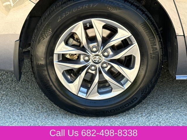 Used 2023 Toyota Sienna LE FWD image 9