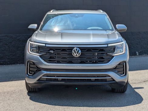 Used 2024 Volkswagen Atlas Cross Sport SEL R-Line AWD/4WD image 2