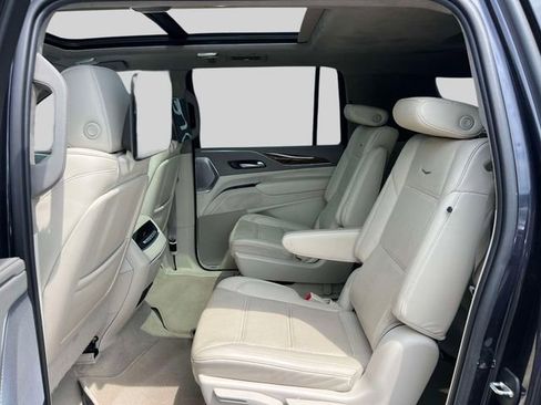 Used 2023 Cadillac Escalade ESV Sport Platinum AWD/4WD image 15