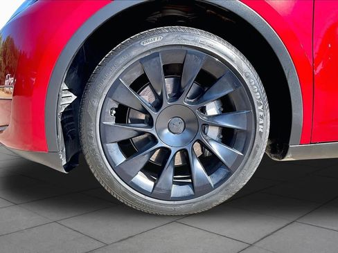 Used 2024 Tesla Model Y 2WD image 9
