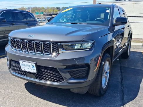 Certified 2023 Jeep Grand Cherokee Laredo X AWD/4WD image 4