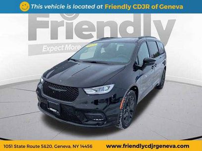 New 2026 Chrysler Pacifica Limited w/ S Appearance Package