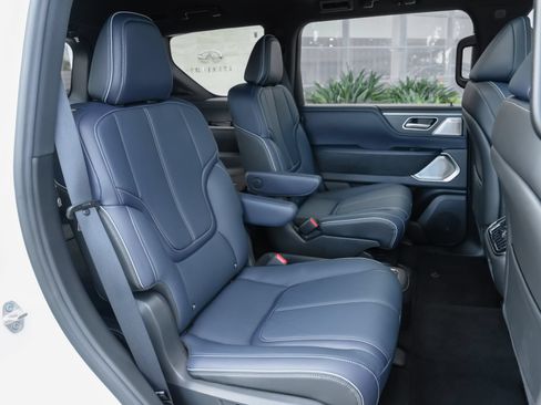 Certified 2026 INFINITI QX80 4WD w/ Sport Exterior Package image 36