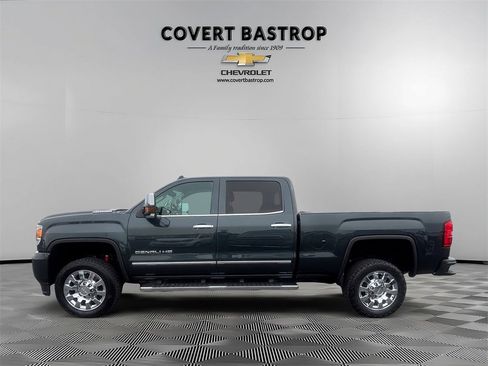 Used 2018 GMC Sierra 2500 Denali w/ Duramax Plus Package image 4