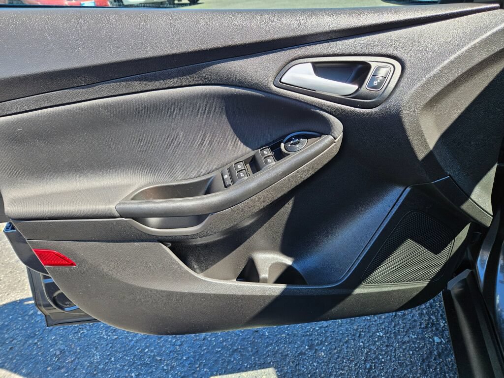Used 2017 Ford Focus SE FWD image 19
