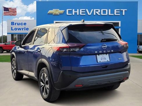 Used 2023 Nissan Rogue SV image 4