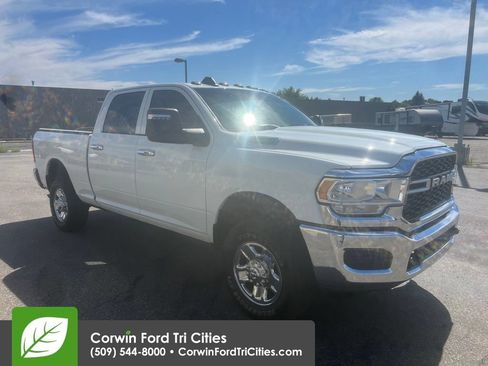 Used 2024 RAM 2500 Tradesman w/ Chrome Appearance Group AWD/4WD image 4