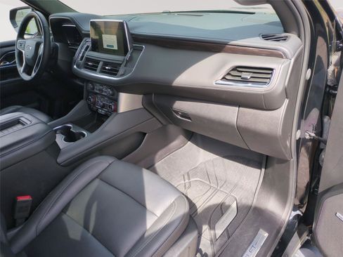 Used 2024 Chevrolet Tahoe Z71 w/ Luxury Package AWD/4WD image 39