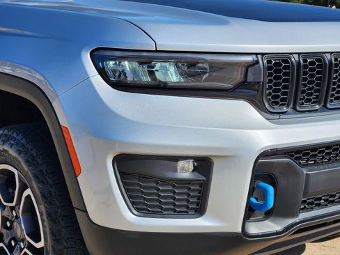 Used 2023 Jeep Grand Cherokee Trailhawk w/ Luxury Tech Group III AWD/4WD image 9