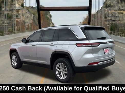 New 2025 Jeep Grand Cherokee Laredo X w/ Luxury Tech Group I RWD image 7