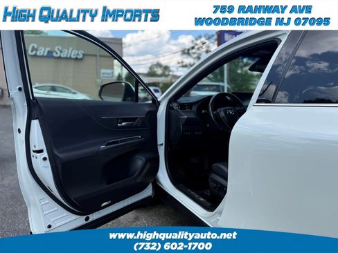 Used 2021 Toyota Venza XLE w/ Softex Package AWD/4WD image 17