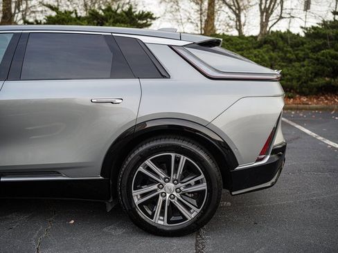 Used 2024 Cadillac Lyriq Luxury image 5