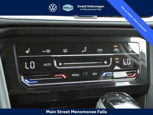 Certified 2025 Volkswagen Taos SE image 19