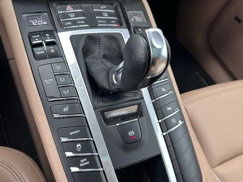 Used 2021 Porsche Macan image 13