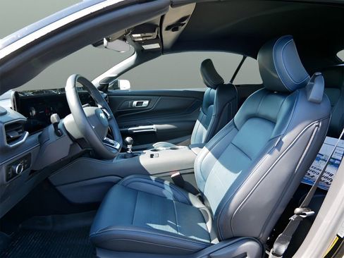 Used 2025 Ford Mustang GT Premium image 11