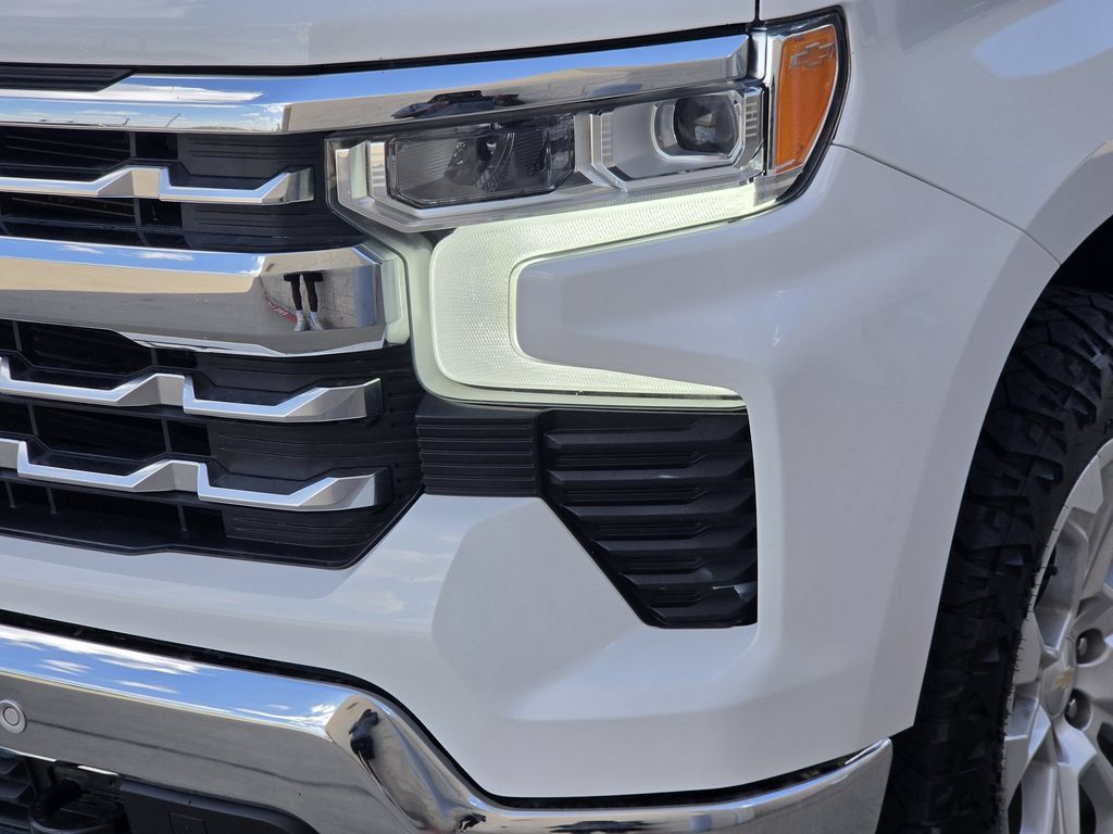 Used 2023 Chevrolet Silverado 1500 LTZ w/ LTZ Convenience Package II AWD/4WD image 6