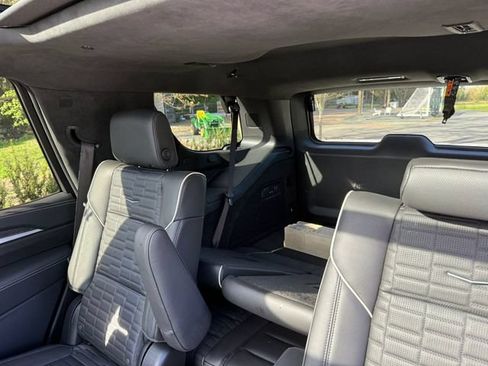Used 2025 Cadillac Escalade V AWD/4WD image 5