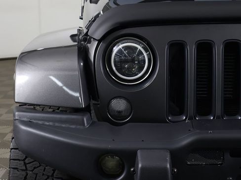 Used 2018 Jeep Wrangler Unlimited Sport AWD/4WD image 10