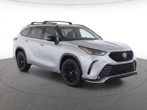 Used 2023 Toyota Highlander XSE AWD/4WD image 2