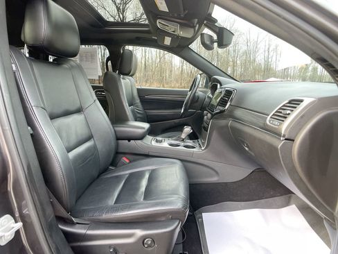 Used 2020 Jeep Grand Cherokee Limited image 28