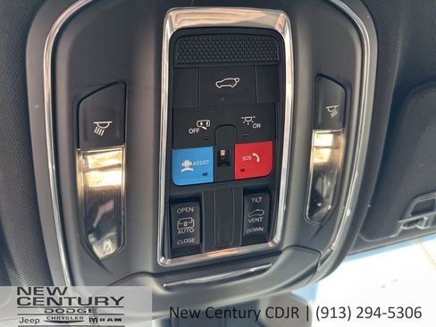 Used 2023 Jeep Grand Cherokee L Laredo AWD/4WD image 40