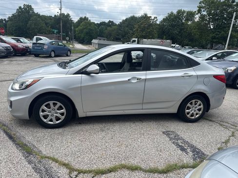 Used 2013 Hyundai Accent GLS FWD image 4