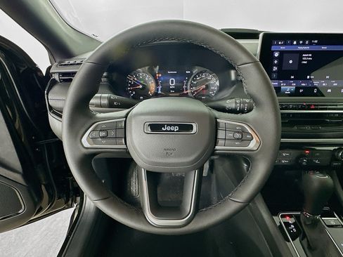 Used 2026 Jeep Compass Latitude AWD/4WD image 11