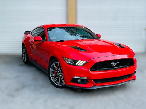 Used 2017 Ford Mustang GT Premium RWD image 2